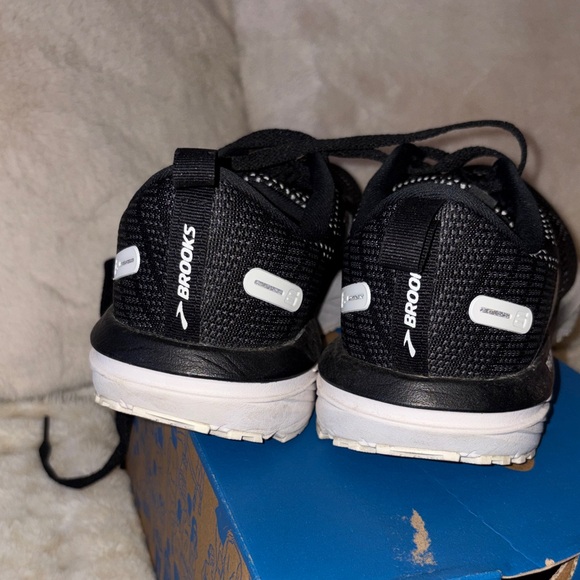 Brooks Revel 6 Black and White Running Shoes - Picture 4 of 11